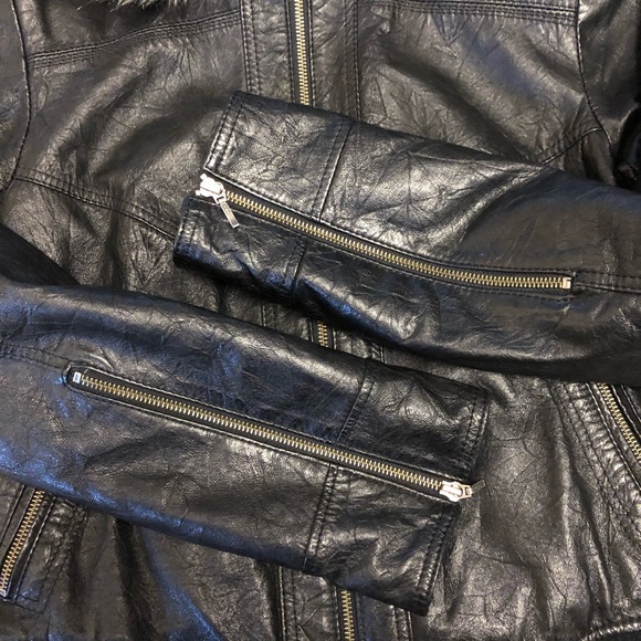 Daniel leather jacket with faux fur hood - Picture 2 of 5